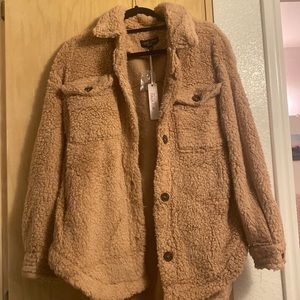 Cute tan Sherpa shacket  new with tags, has never been worn
